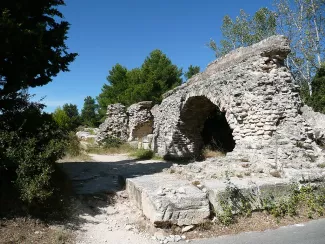 Arles aqueduct